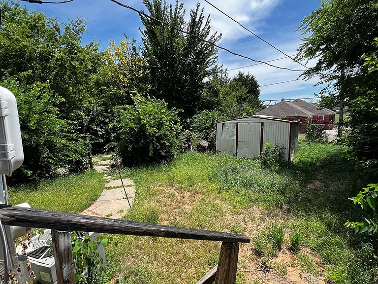 2240 NE 20th St — Photo 29