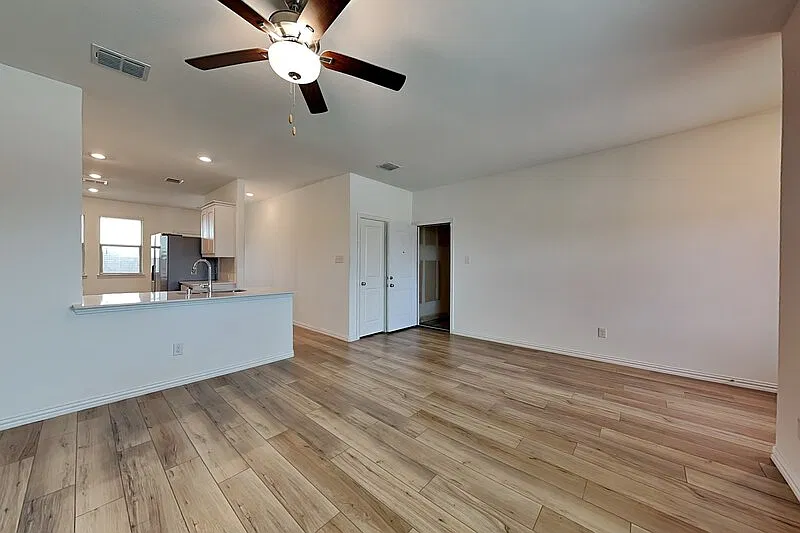 3 bed, 2.0 bath, 1442 sqft, $2,150 — Photo 3
