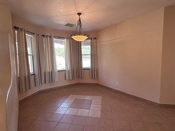 3rd image of 4761 N Grandview Rd