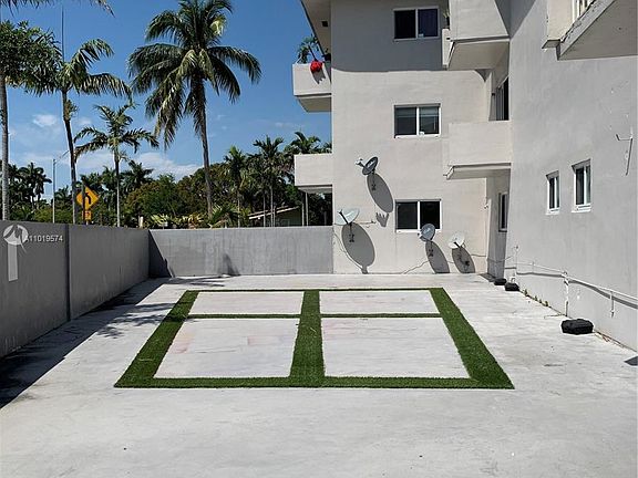 3rd image of 1101 NE 80th St #206