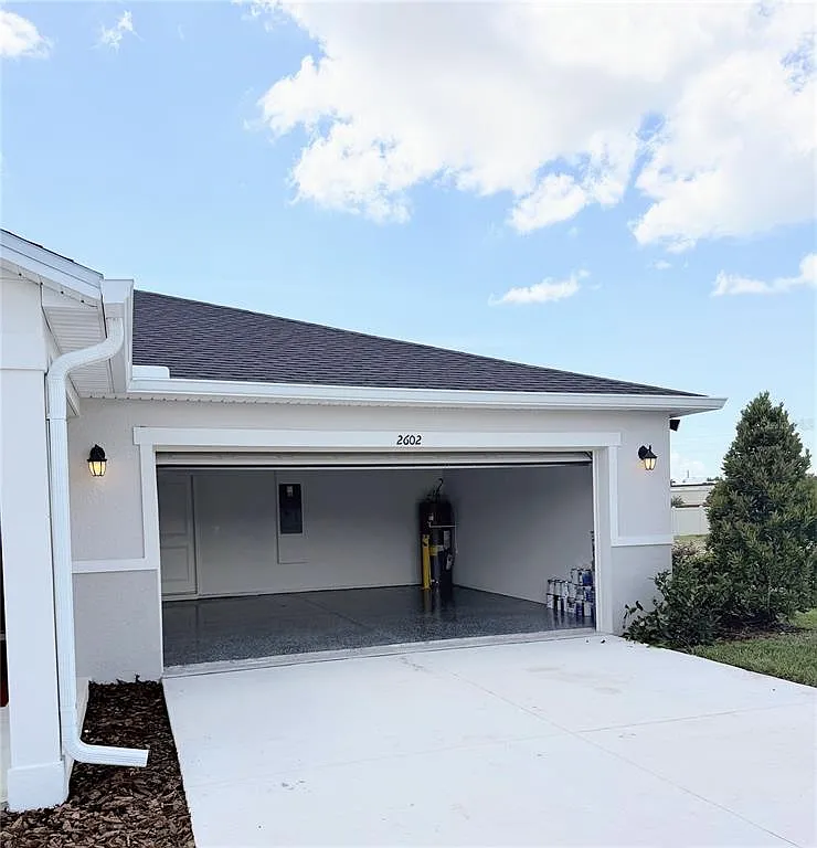 4 bed, 2.0 bath, 2058 sqft, $3,300 — Photo 3