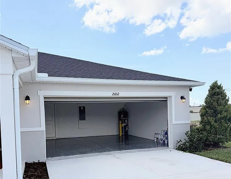 2602 Lola Ln — Photo 3
