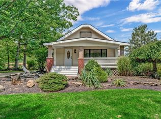 175 E Ridgewood Dr, Seven Hills, OH 44131