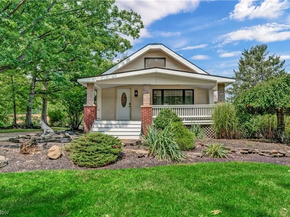 175 E Ridgewood Dr, Seven Hills, OH 44131