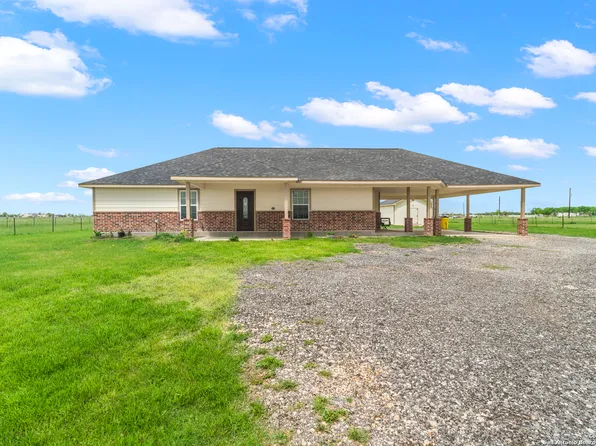 455 County Road 679, Natalia, TX 78059