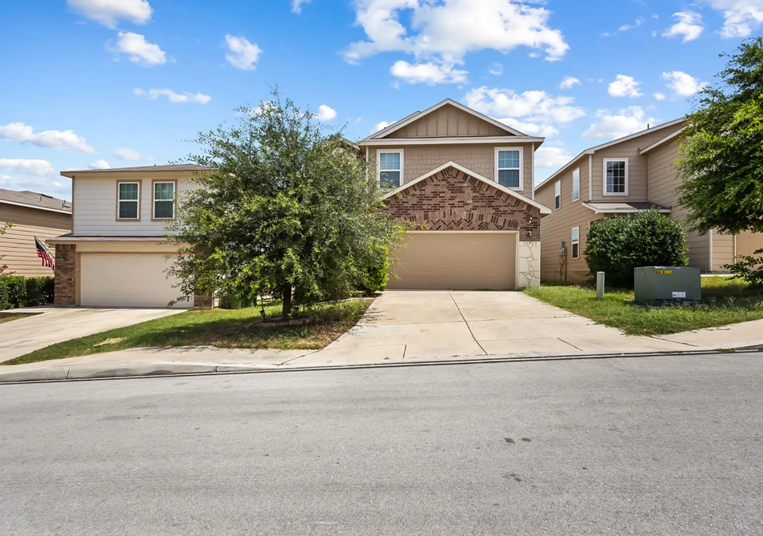 3 Bedroom 2.5 Bathroom Silver Canyon Subdivision — Photo 2