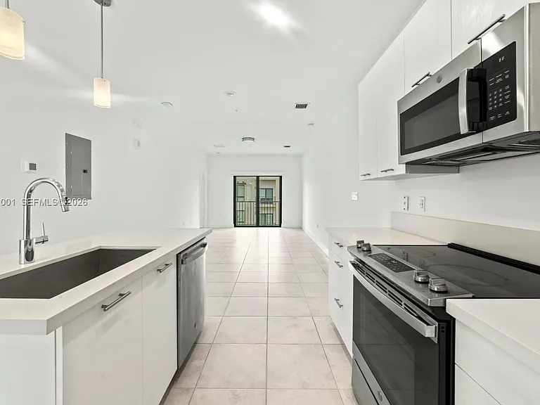 8301 NW 41st St #B-408 — Photo 5