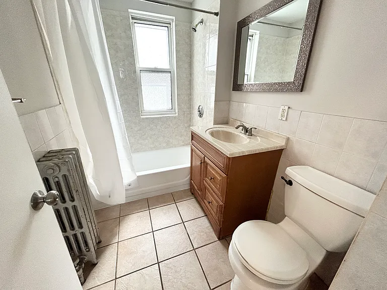 18 Eastman St #2L — Photo 9