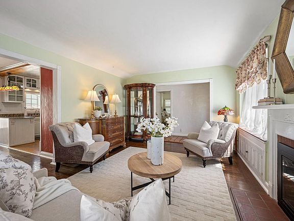 5th image of 108 Burlingame Ave