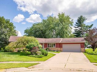 829 Sutton Pl, Freeport, IL 61032