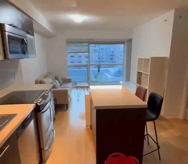 386 Yonge St #817 — Photo 3