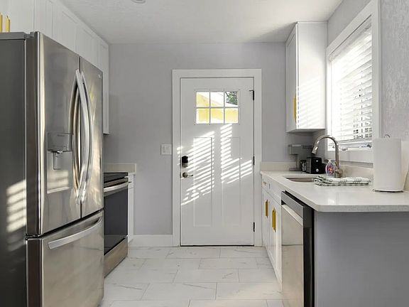 2nd image of 105 17th Ave S #A