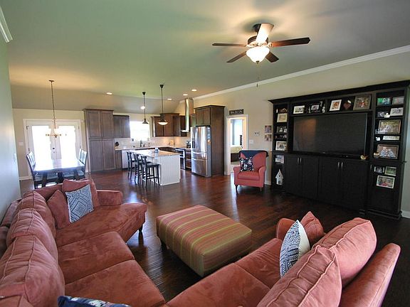 4th image of 187 Jackson Dr