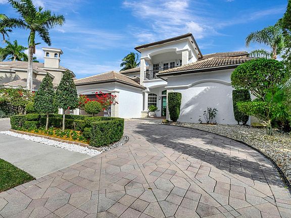 2nd image of 6670 Grande Orchid Way