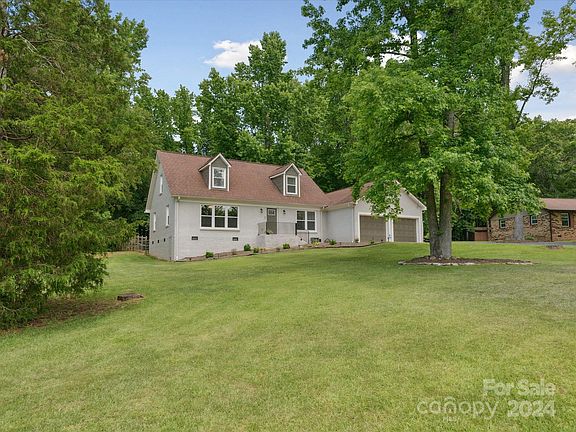 2nd image of 798 Pine Haven Cir