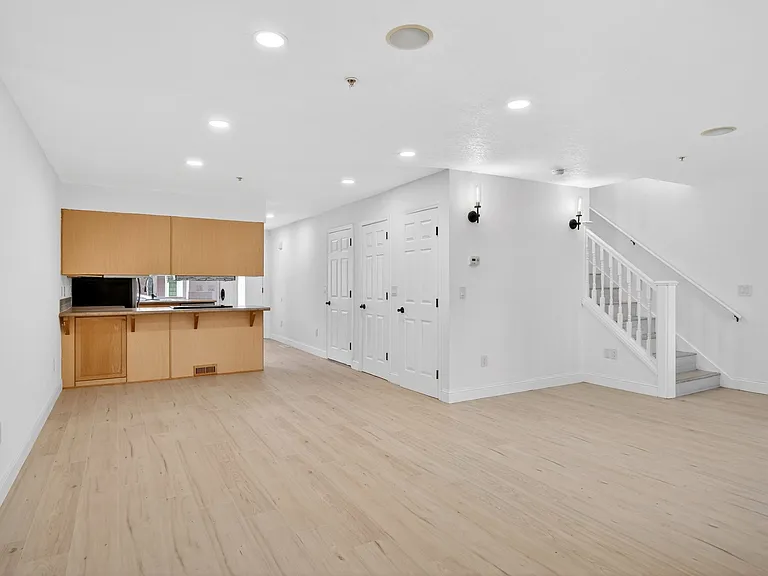 443 Harris Ln — Photo 7