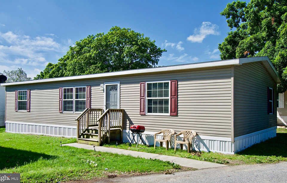 1st image of 166 Holly Dr