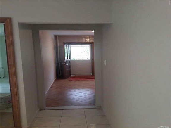 5th image of 13832 Hoover Ave
