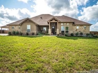 216 Abrego Lake Dr, Floresville, TX 78114
