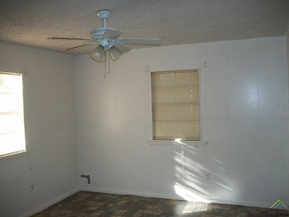 3rd image of 802 W Jackson St