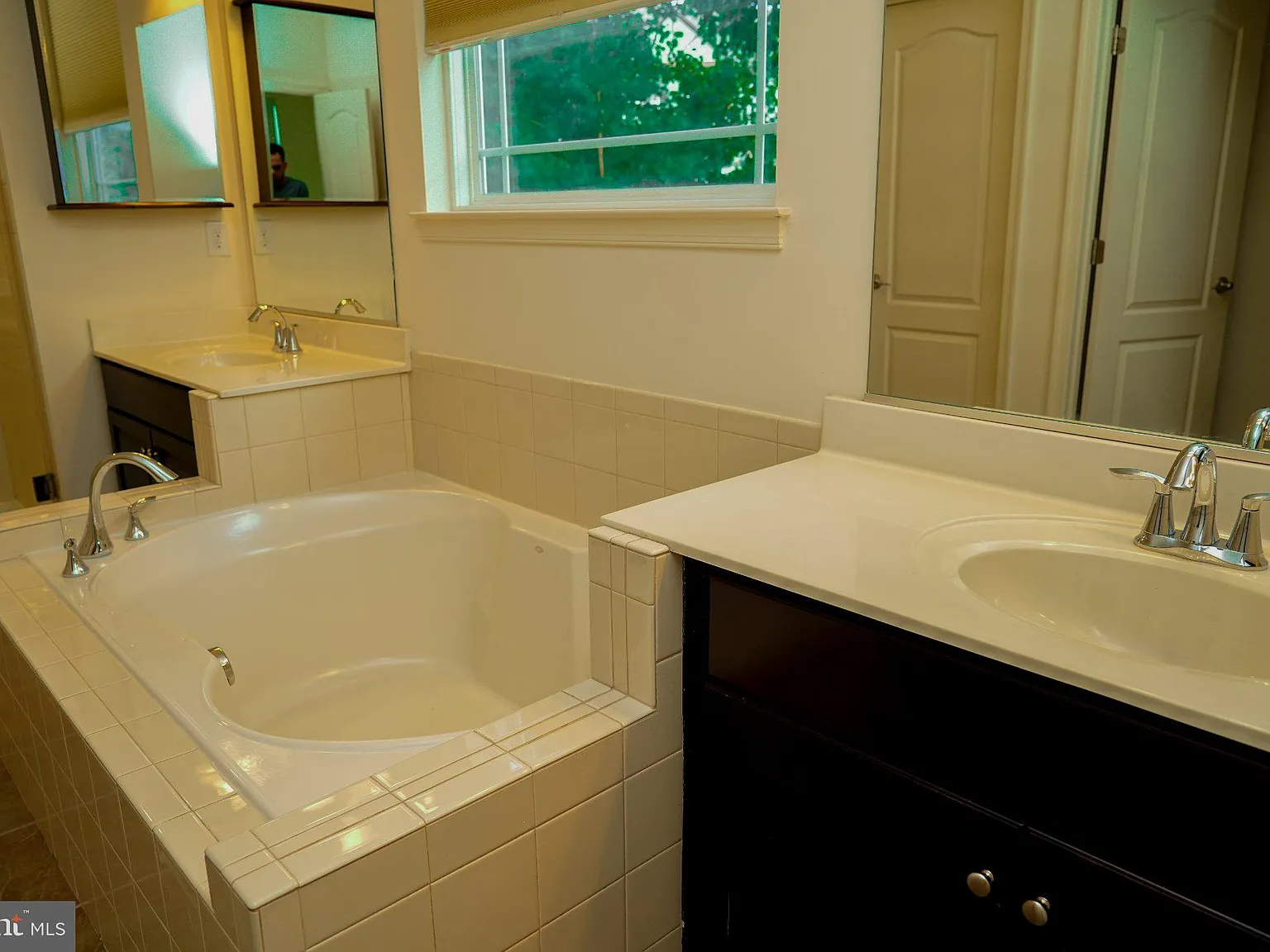 5 bed, 4.5 bath, 3414 sqft, $4,300 — Photo 3