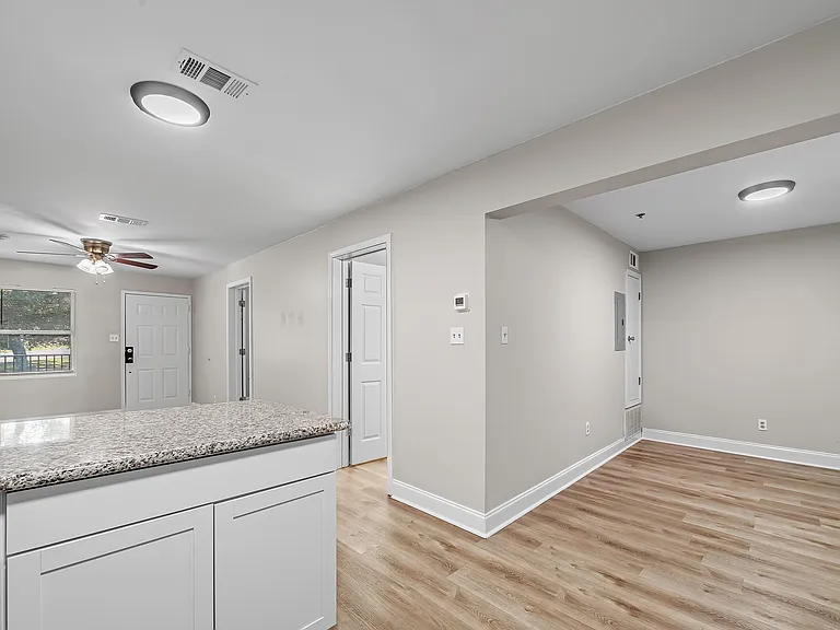 Destin Apartments — Photo 7