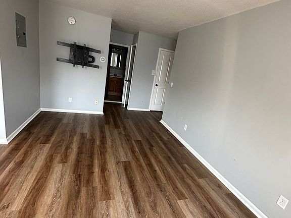4th image of 3628 Chicago Ave S #202
