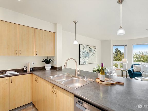 3rd image of 812 5th Avenue N #305