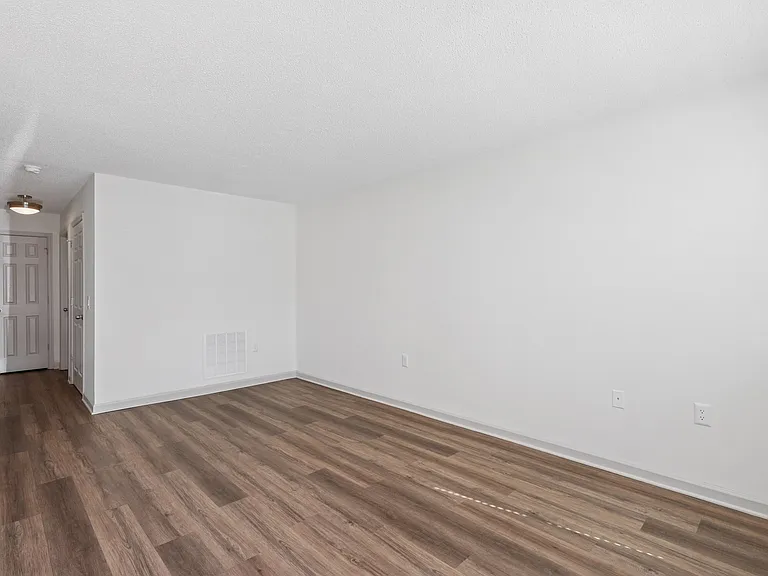 Dominion Pines Apartments — Photo 15