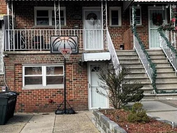 5th image of 2925 Schurz Ave #1