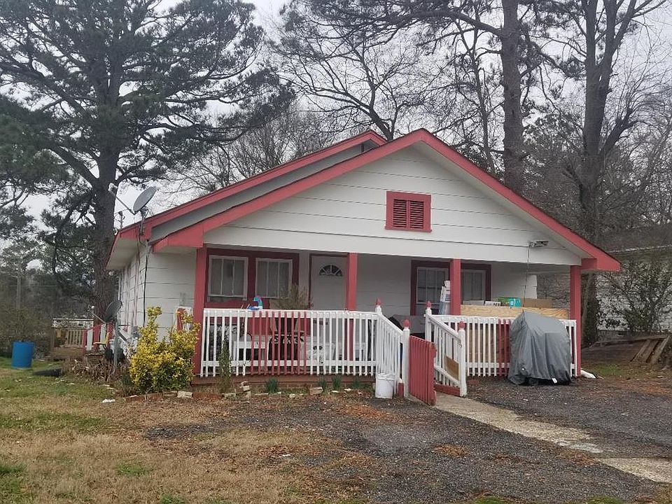 2nd image of 208 Tarver St