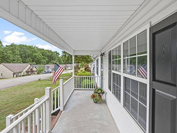 5th image of 141 Brookwood Creek Dr