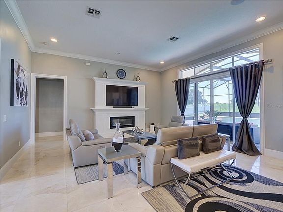 3rd image of 2952 Majestic Isle Dr