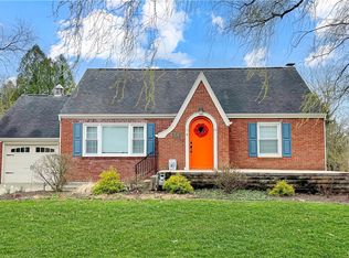 17 W Oakwood Way, New Castle, PA 16105