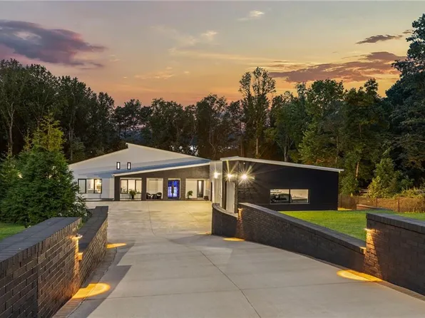 3240 Smithtown Rd, Suwanee, GA 30024