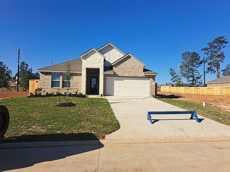 124 Southern Red Oak Ln — Photo 1