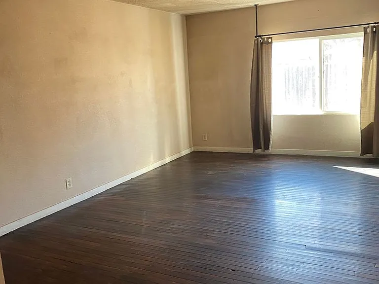 202 W Tilden St — Photo 3