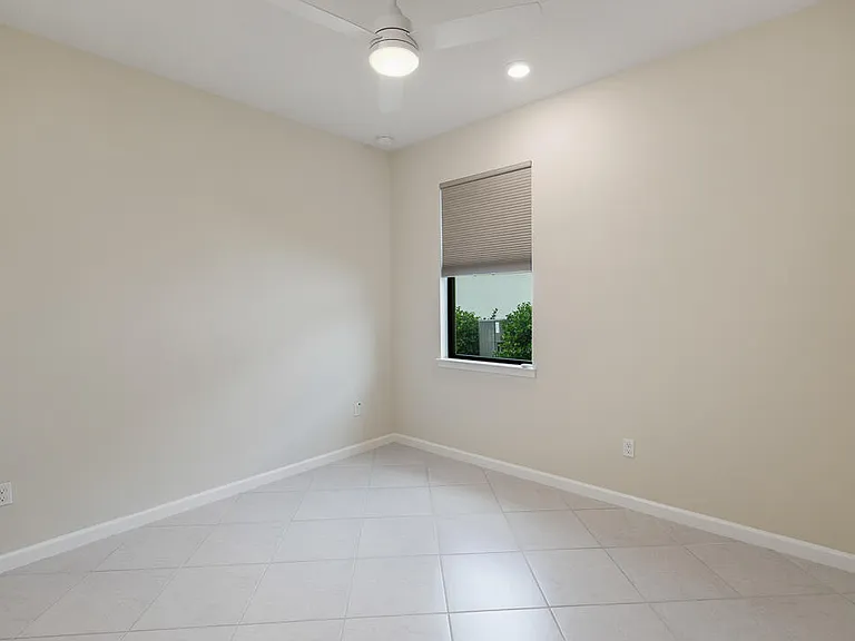471 SE Vallarta Dr — Photo 21