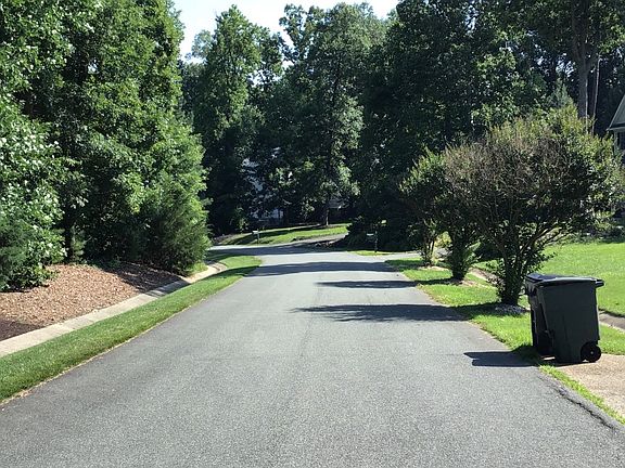 5th image of 14468 Pinehurst Ln