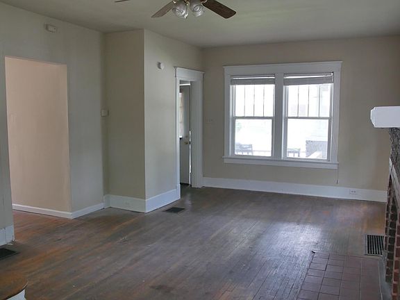 3rd image of 125 Waller Ave