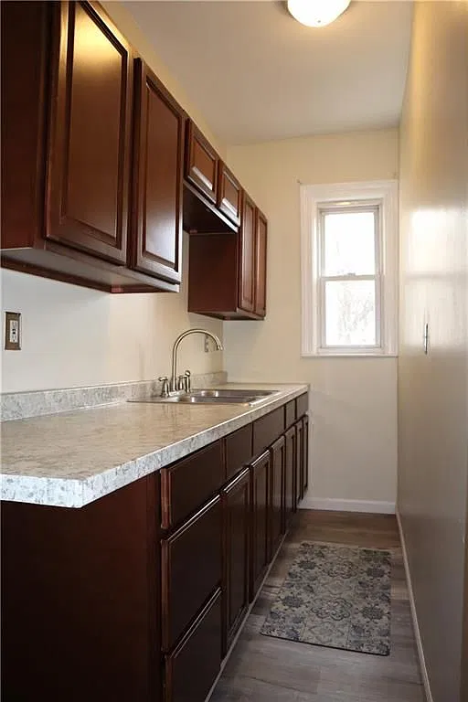 3 bed, 1.0 bath, 1189 sqft, $2,200 — Photo 2