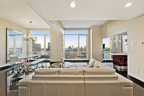 Rented by Manhattan Spaces | media 7