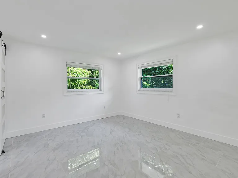939 Bluebird St — Photo 7