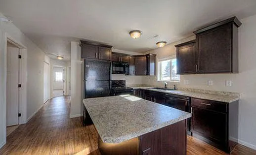 2 bed, 1100 sqft, $1,300 — Photo 3