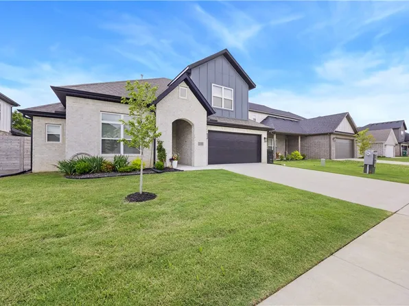 1110 Whistler St, Bentonville, AR 72713