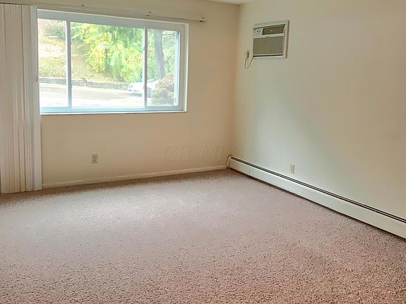 4th image of 942 Summit Ave