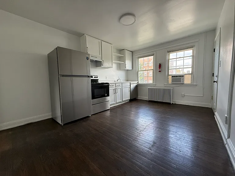 2425 E St NE #4 — Photo 11