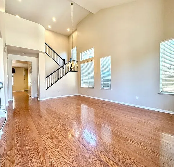 1319 Jacaranda Cir — Photo 2