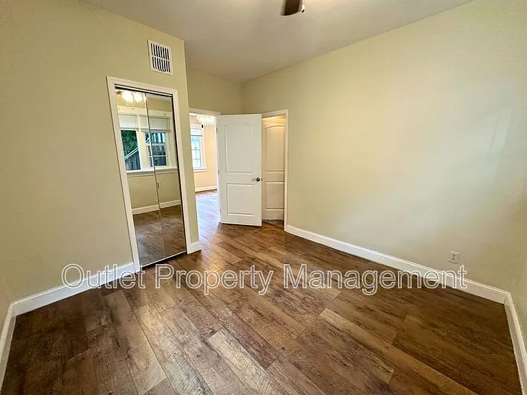 133 E Concord St #A — Photo 9