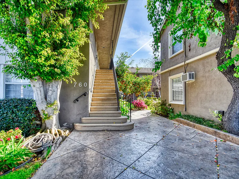 Lillian Way Apartments — Photo 3